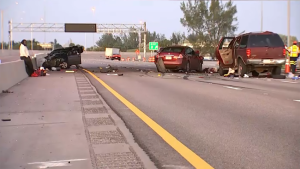 Aparatoso accidente involucra a tres carros en la I-75
