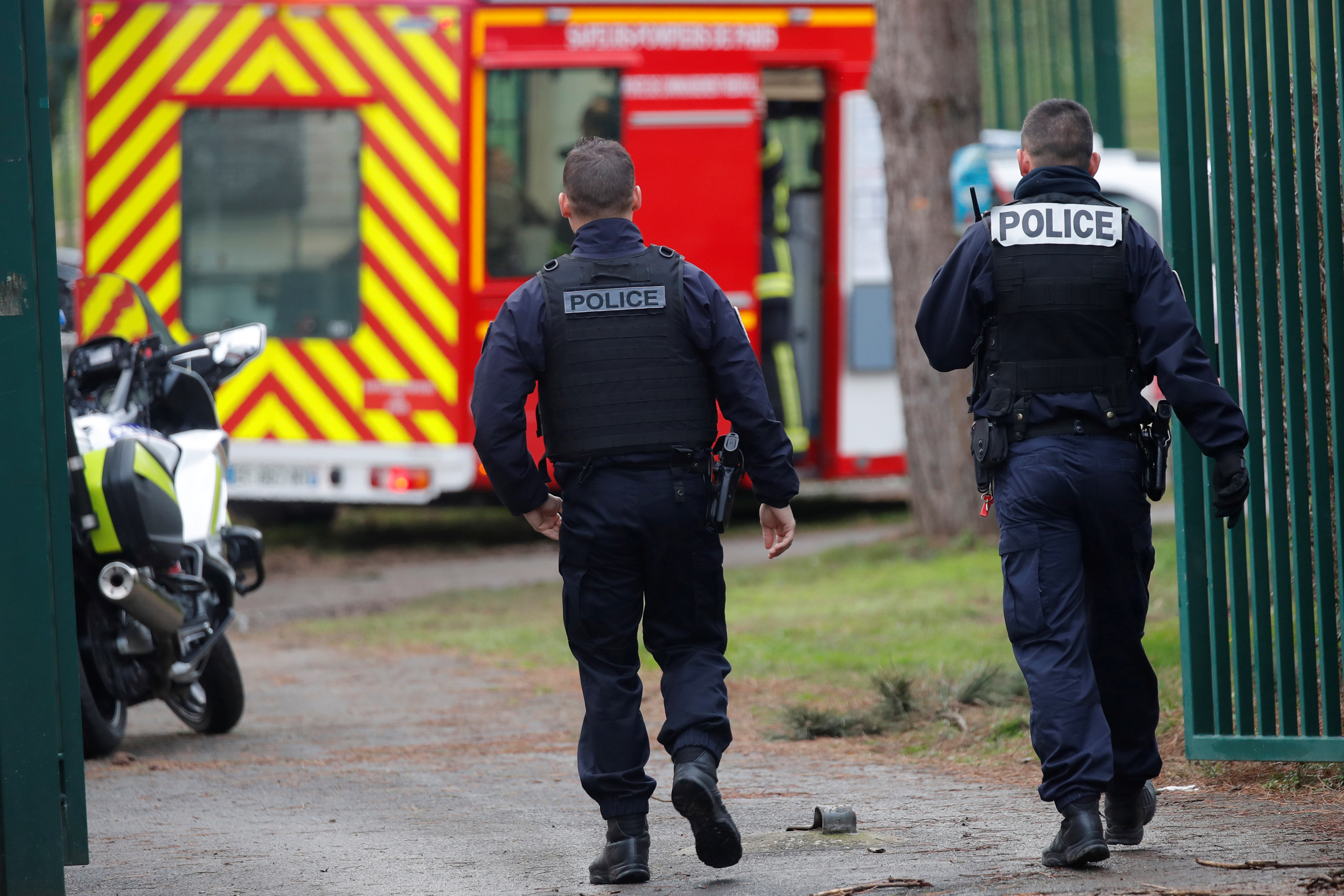 Murió una de las víctimas del ataque con arma blanca en las afueras de París