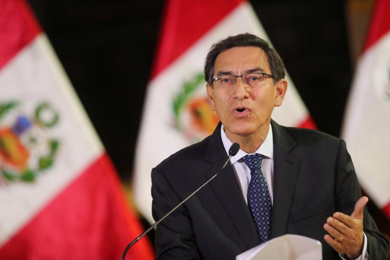 Congreso de Perú debate la moción de censura que busca destituir al presidente Martín Vizcarra