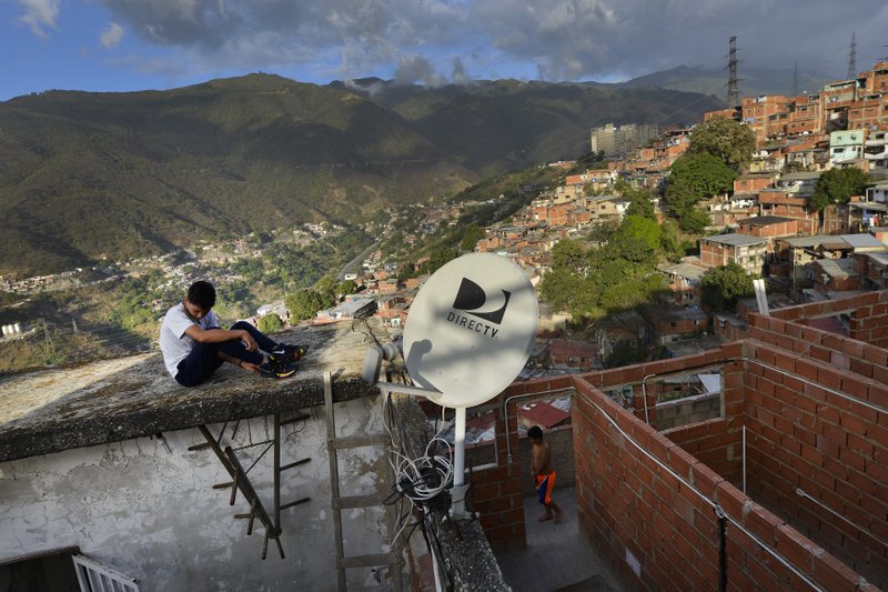 AP: Dura disyuntiva de DirectTV y AT&T en Venezuela