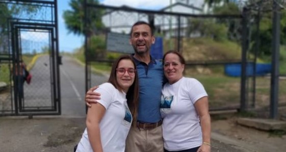 Así fue el emotivo reencuentro del exfuncionario Marco Hurtado con su familia (Foto) #23Ene