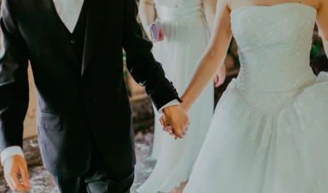 Se casaron accidentalmente con el novio equivocado tras un apagón durante la boda