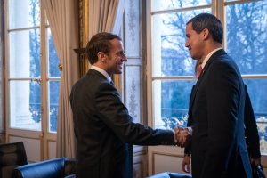 “Esperamos seguir de la mano en la lucha por la democracia”: Guaidó felicitó a Macron