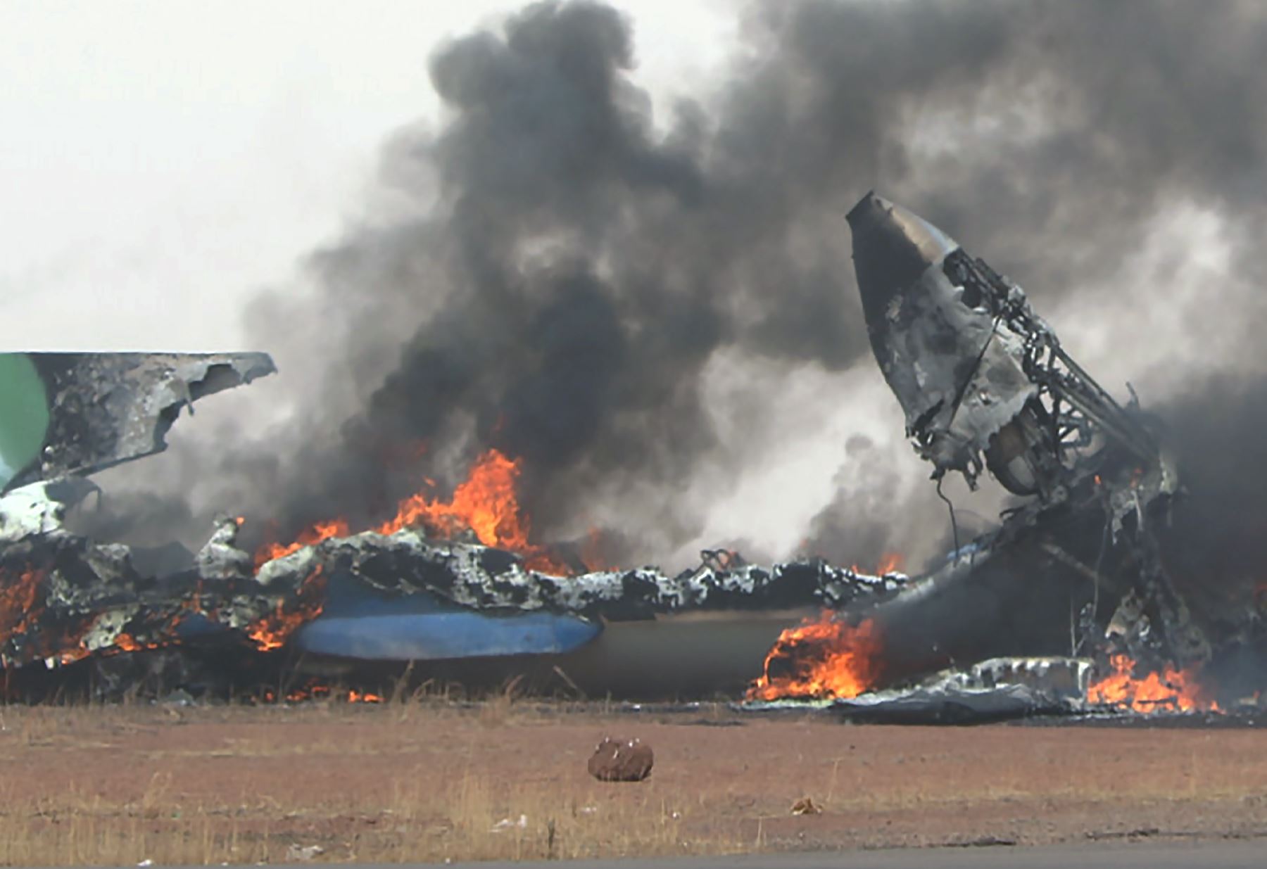 Al menos 18 muertos, entre ellos niños, en accidente de avión militar en Sudán