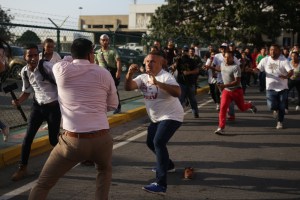 ¡RECONÓCELO! El agresor del periodista Maiker Yriarte en Maiquetía es compinche de García Carneiro (FOTOS)