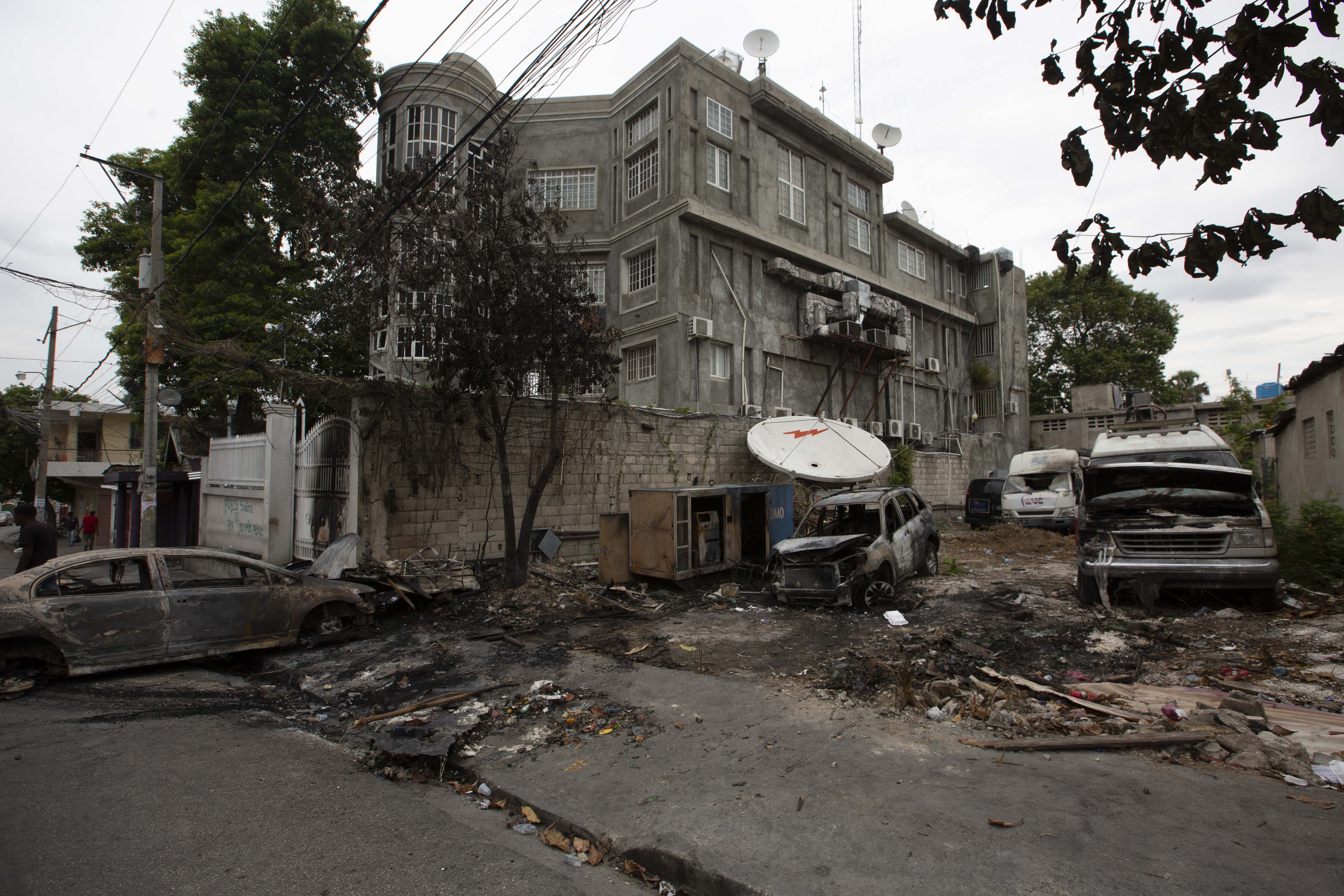 Haití paralizada y sin carnaval por los choques entre policías y militares