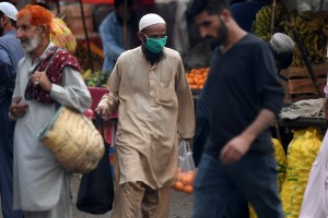 Irán anuncia 54 muertes más por nuevo coronavirus