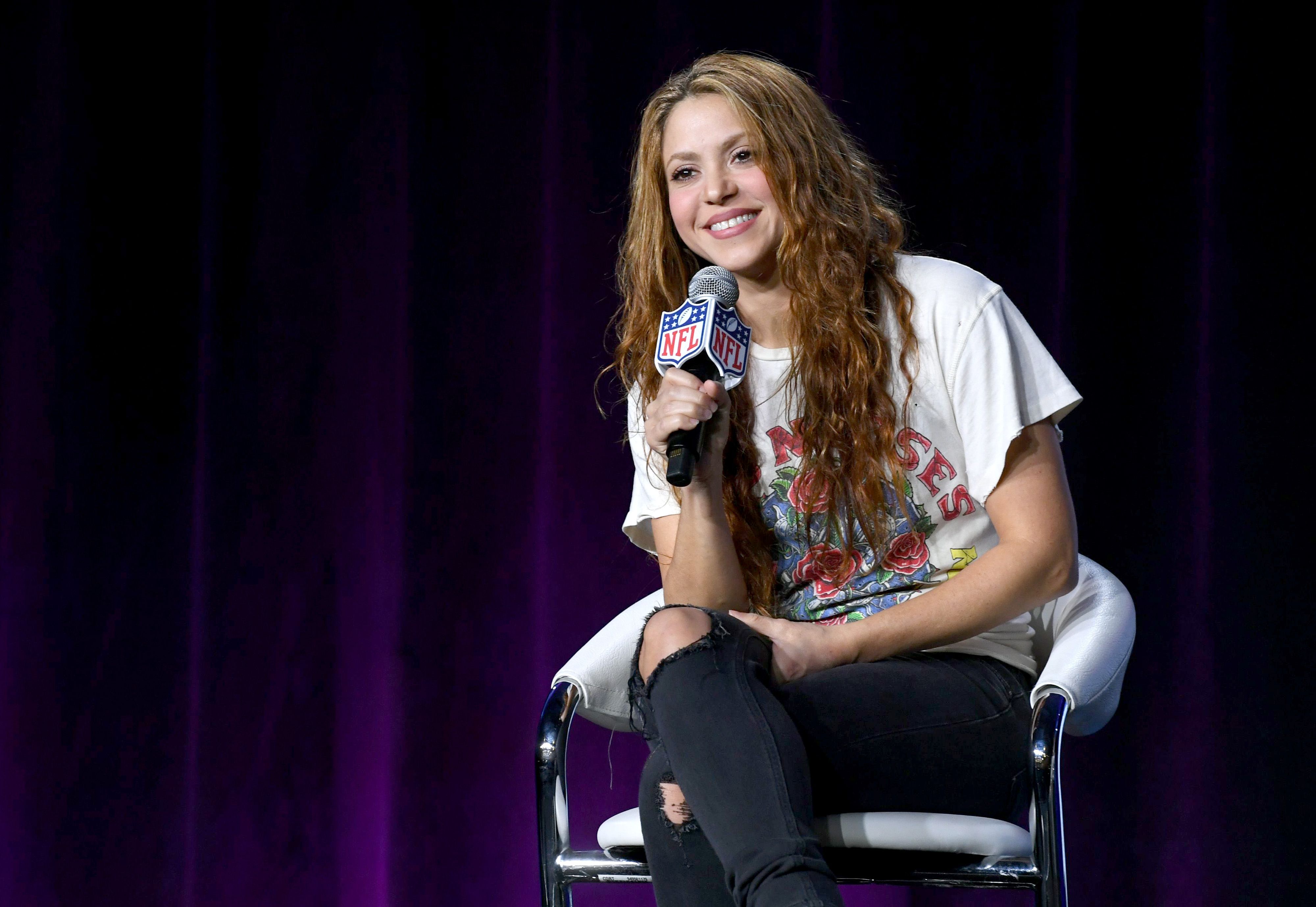 El hermoso gesto de Shakira con una joven que la ayudó a preparar su show del Super Bowl (VIDEOS)