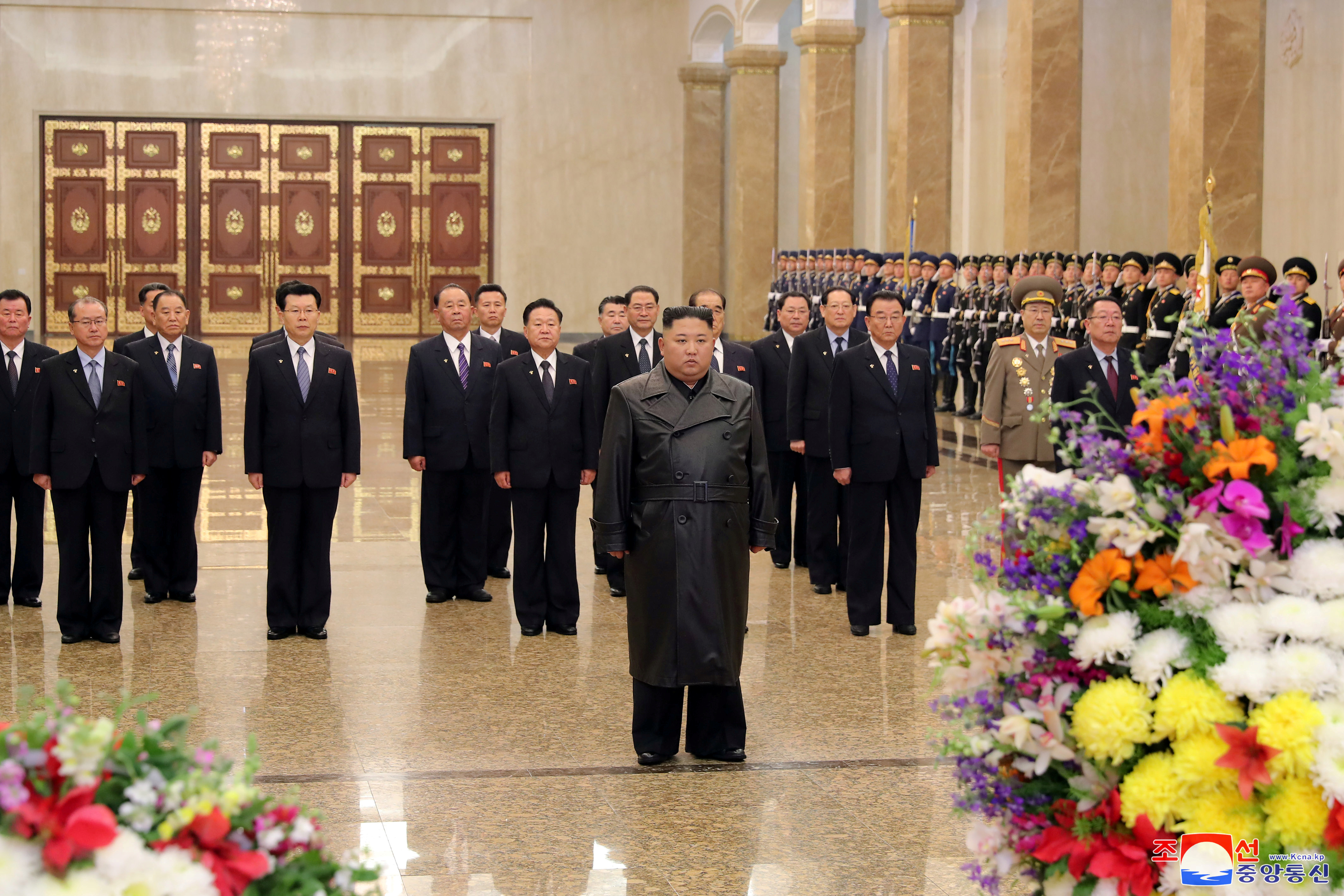 Kim Jong Un aparece en público por primera vez en tres semanas