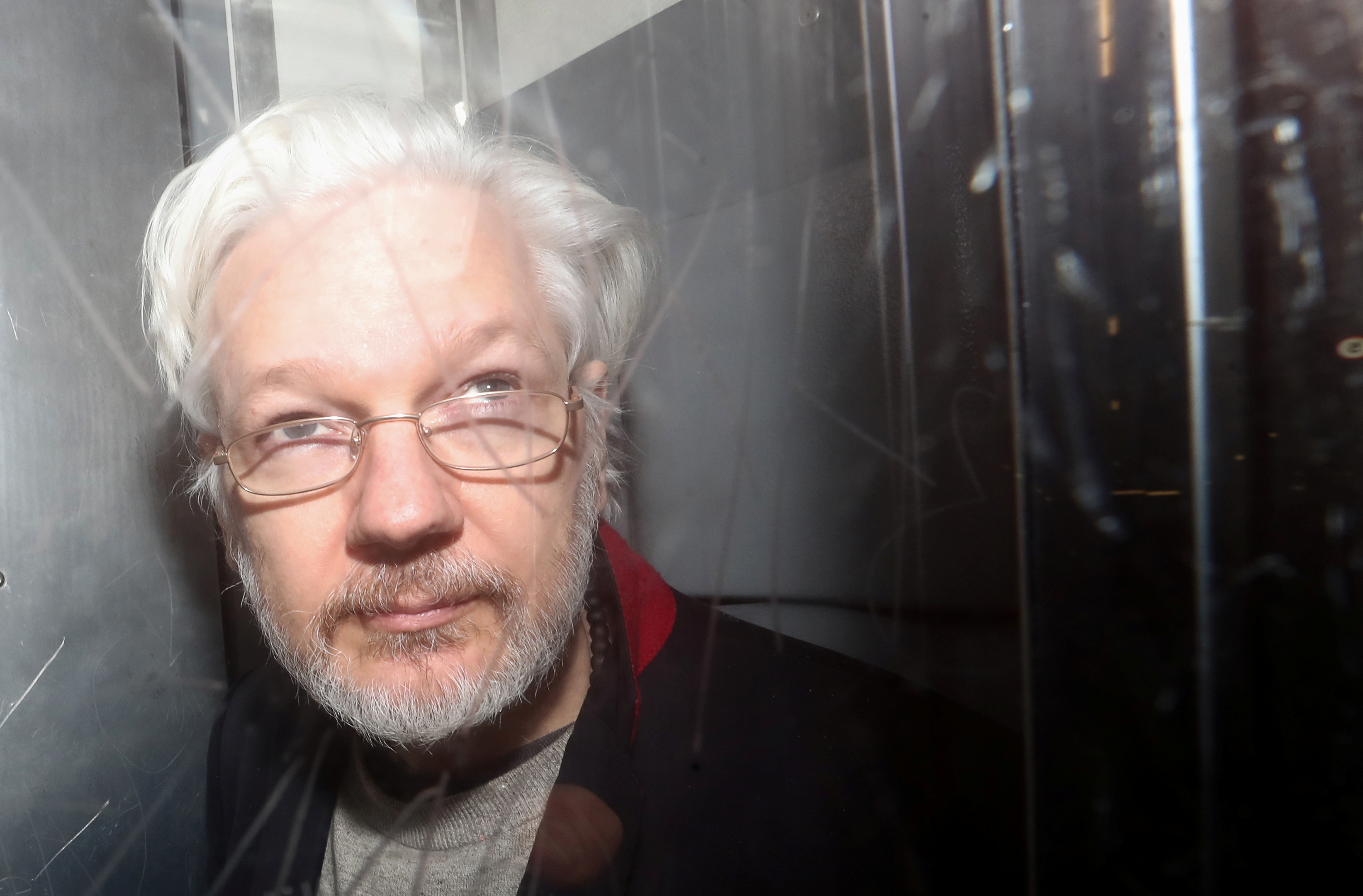 El padre de Julian Assange pide a Nueva Zelanda asilo para su hijo