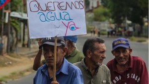 Vecinos de Vista al Sol en Bolívar protestaron tras más de 10 años sin agua (Fotos)