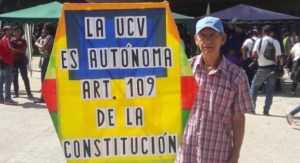 “La UCV es autónoma”: El mensaje del Señor del Papagayo en apoyo a los estudiantes #27Feb