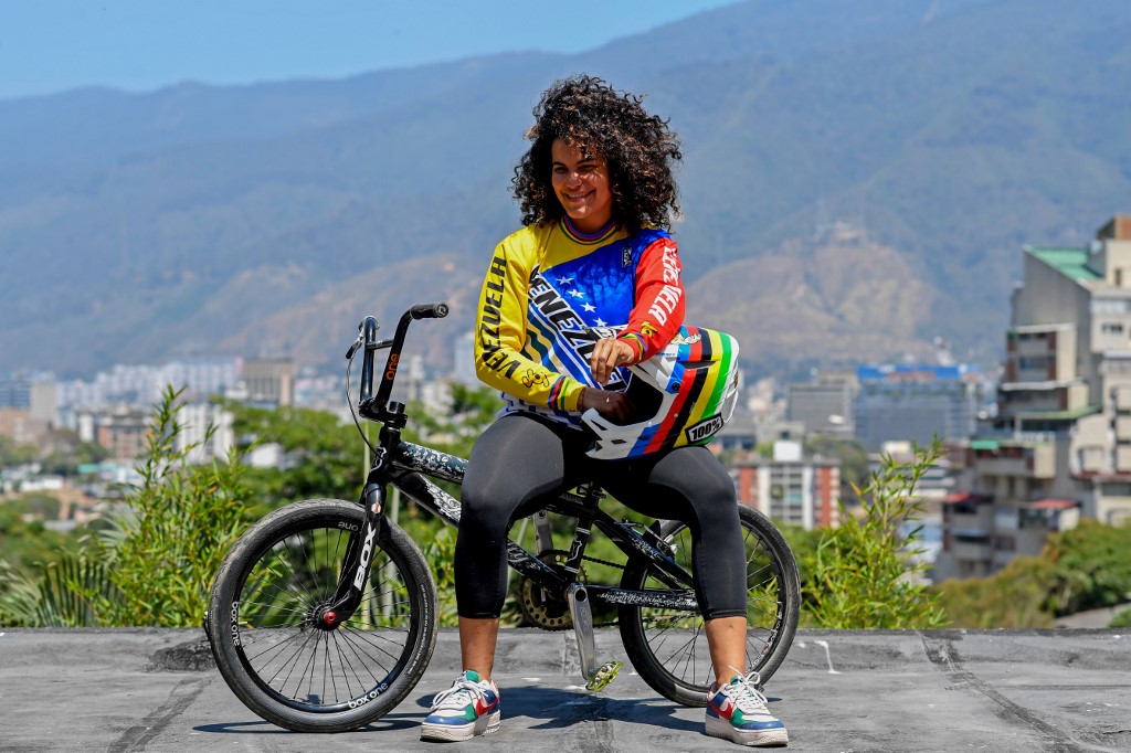 La venezolana medallista olímpica de BMX Stefany Hernández anunció su retiro