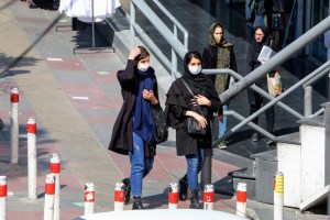 Asciende a 44 los muertos en Irán por intoxicación alcohólica liada al coronavirus