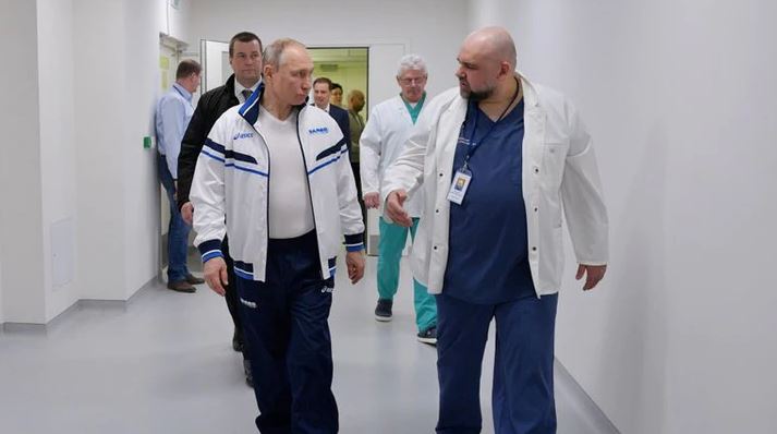 Dio positivo para coronavirus el médico ruso que pasó largas horas con Putin (Video)