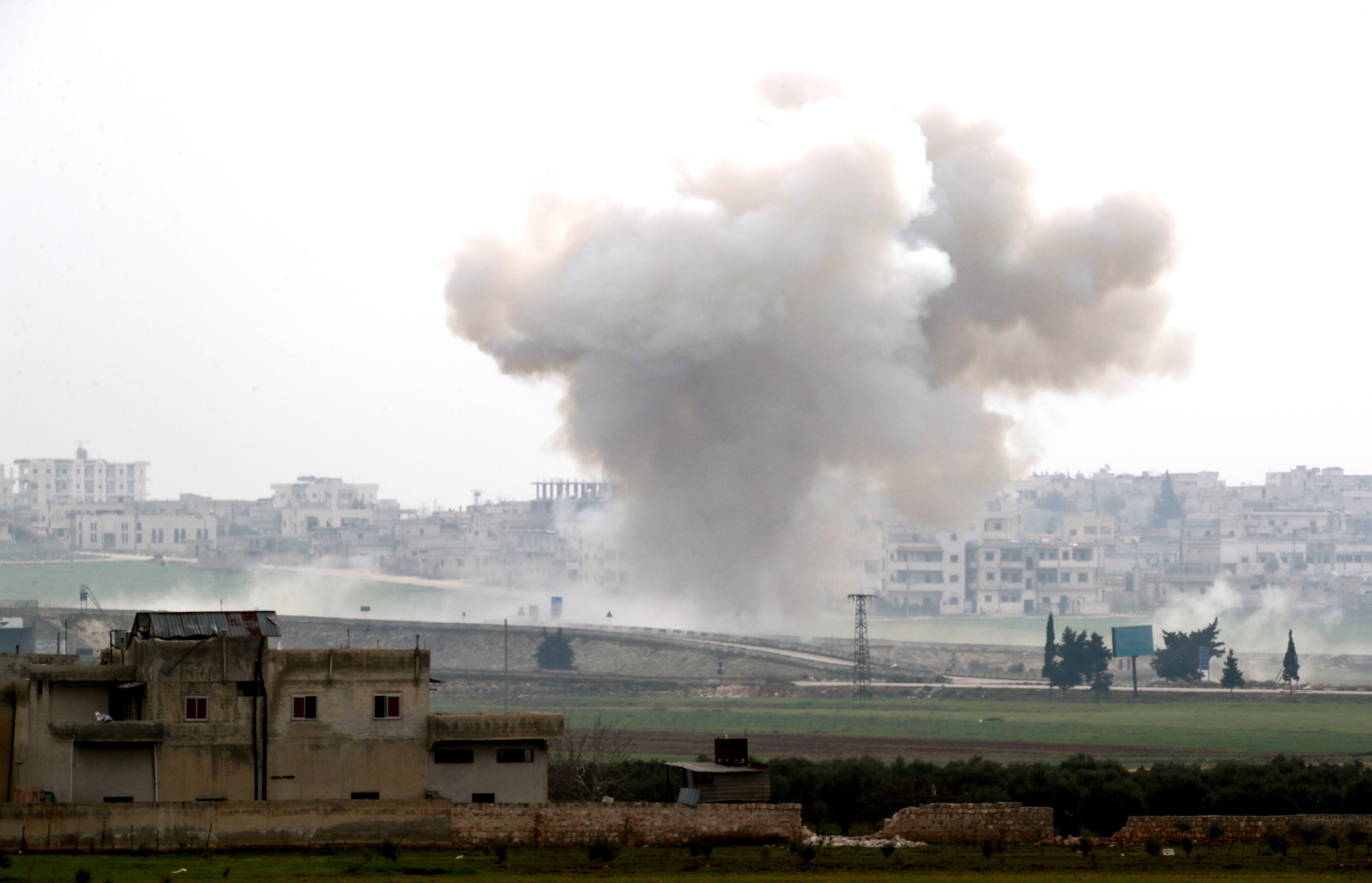 Turquía ataca aviones y aeropuertos sirios, escala la lucha en Idlib