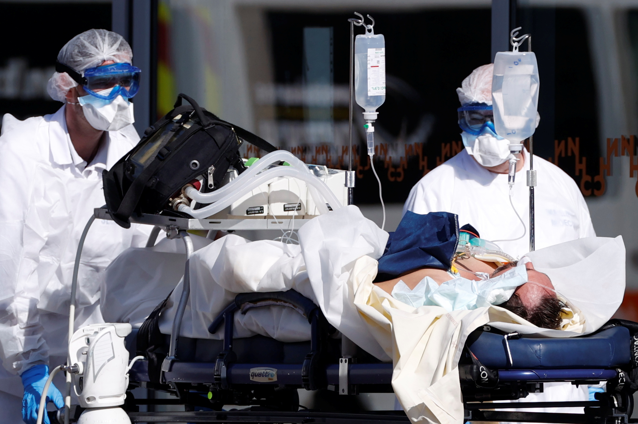 Francia sufre 299 muertes por coronavirus en 24 horas y se acerca a las 2.000 defunciones