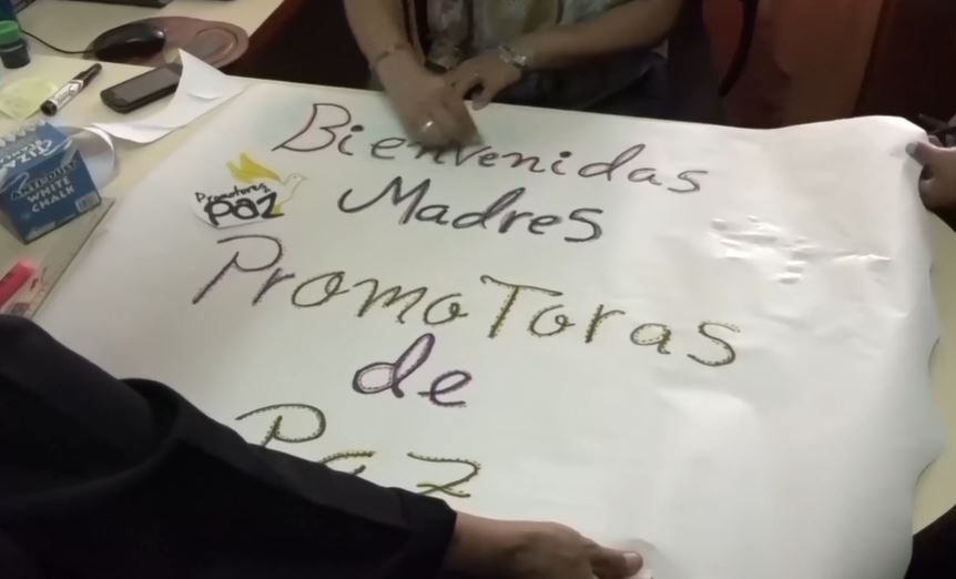 Profesora venezolana trabaja junto a los padres para combatir la violencia doméstica (Video)