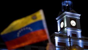 Venezolanos en España animan a sus vecinos durante el aislamiento por COVID-19 (Video)