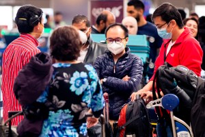 El mundo intenta blindarse sanitaria y económicamente ante el avance del coronavirus