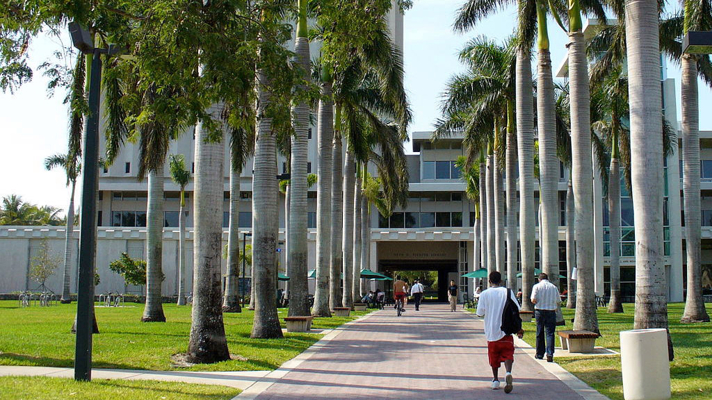 La Universidad de Miami extiende las vacaciones de primavera y hará la transición a clases en línea