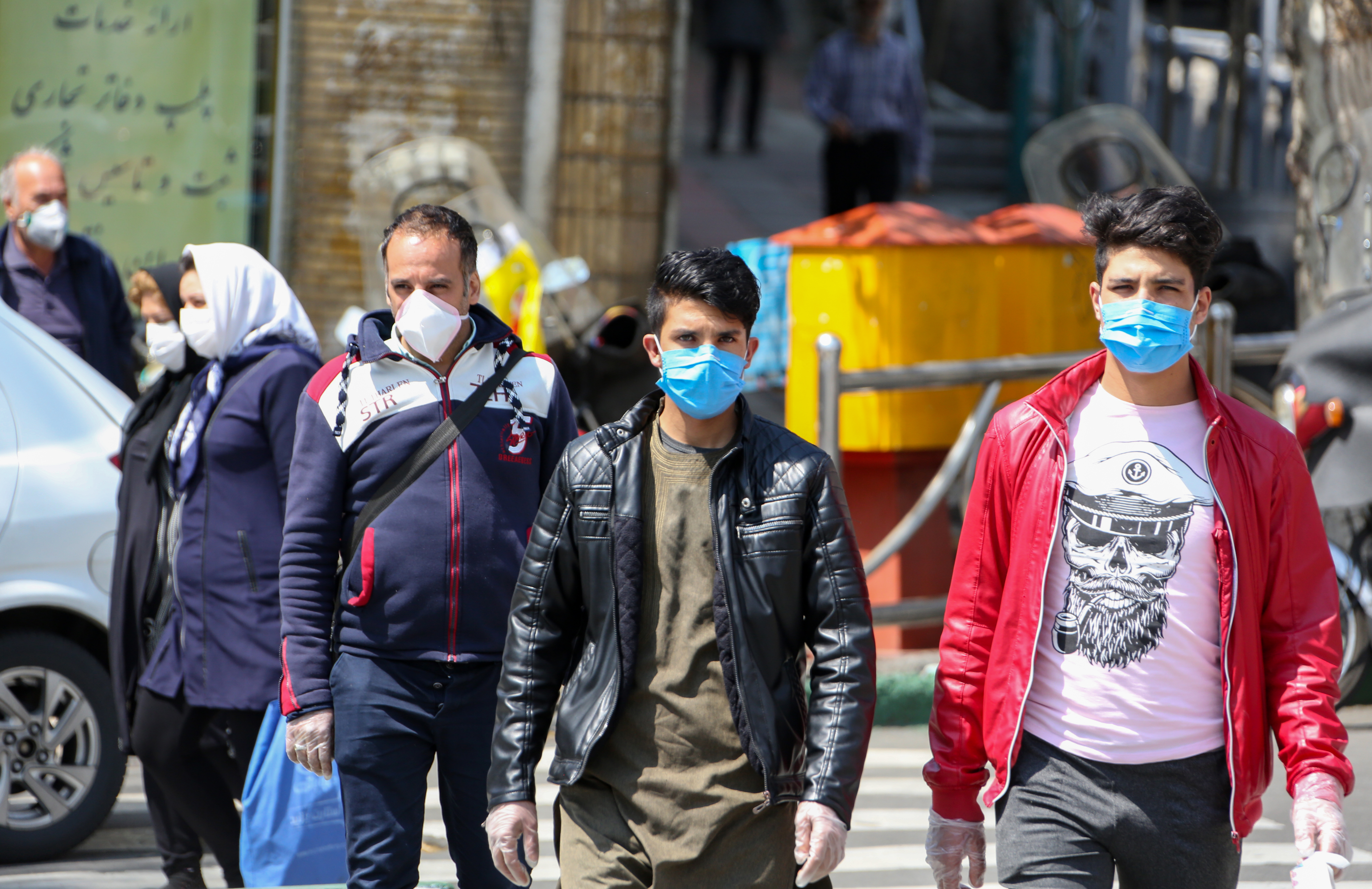 Irán supera los 60 mil casos de coronavirus, pero confirma tendencia descendente