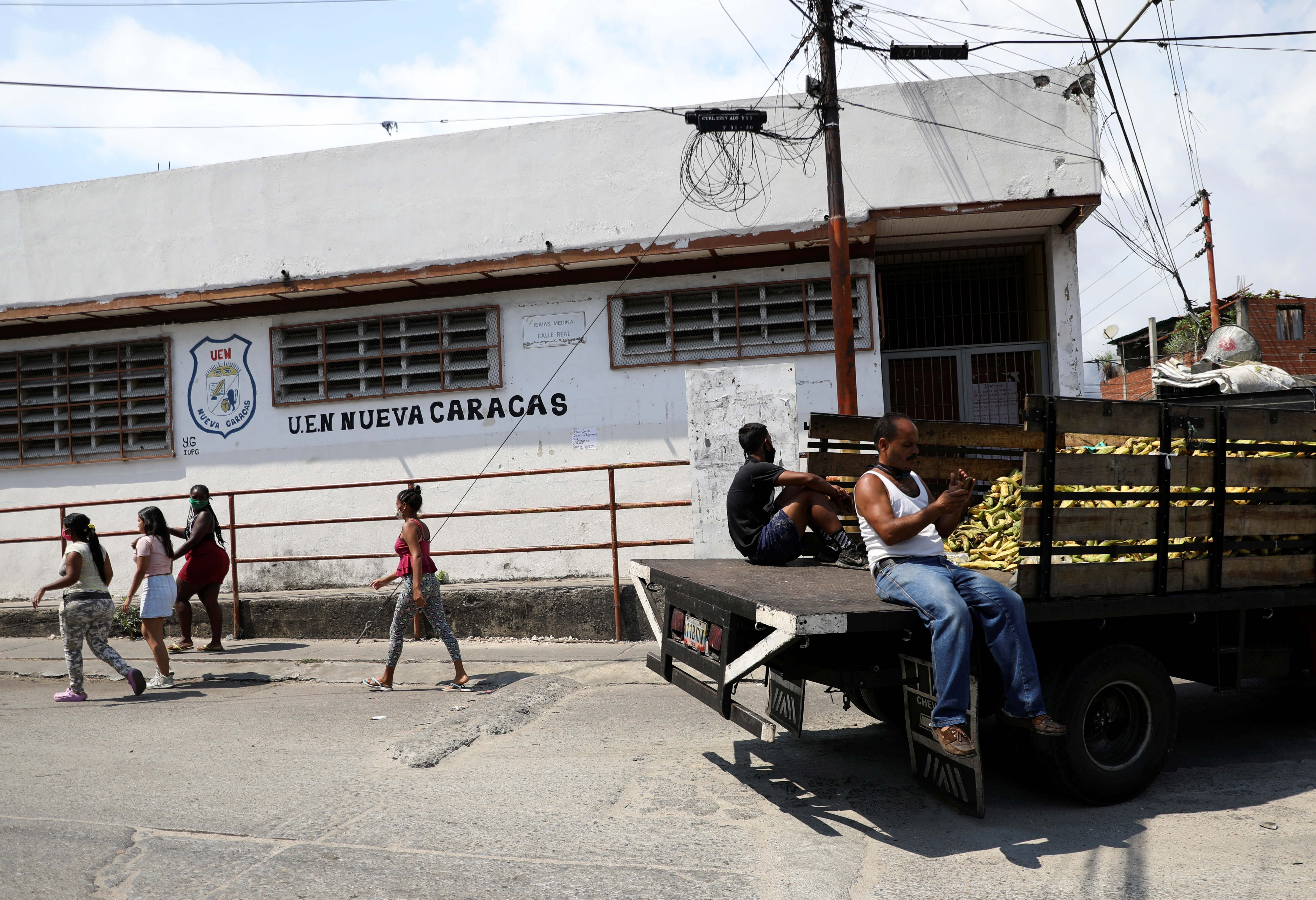 Por hambre comerciantes informales incumplen la cuarentena en Venezuela