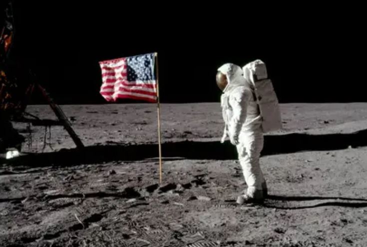 Nasa contrató a Bezos y Musk para llevar nuevamente al hombre a la Luna en 2024