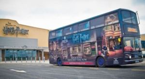 Colectivos de “Harry Potter” trasladan personal médico en el Reino Unido