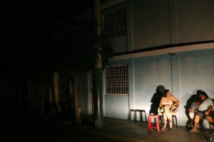 Entre bajones y apagones… Caracas y las regiones sufrieron a oscuras durante la noche del #6Sep
