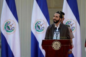 Reclamos de Bukele no frenan las críticas a El Salvador por destituciones