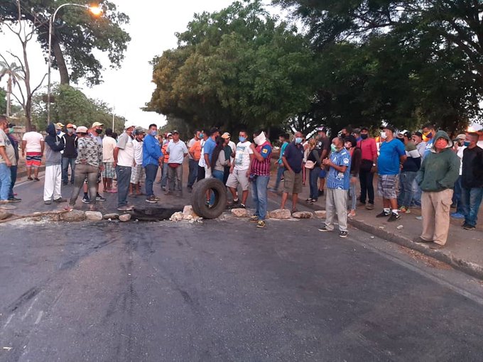 Habitantes de Aragua protestan en las calles por falta de gasolina este #27Abr (Video)