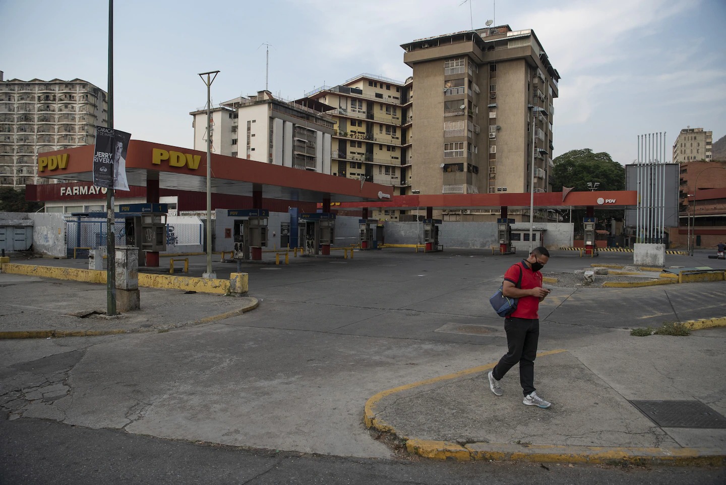 The Washington Post: Venezuela, rica en petróleo, se queda sin gasolina y Maduro sin opciones