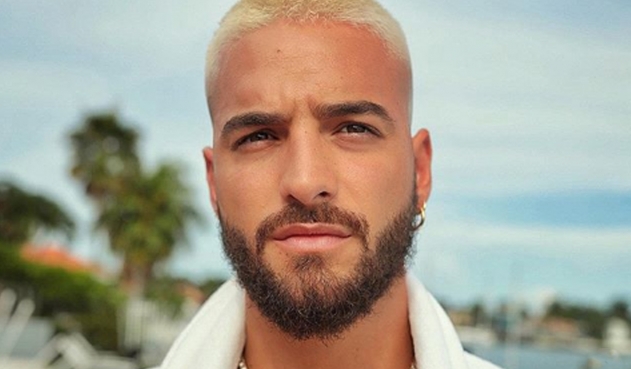 ¿Felices los 3? Maluma podría haber obligado a una modelo a participar en un trío sexual