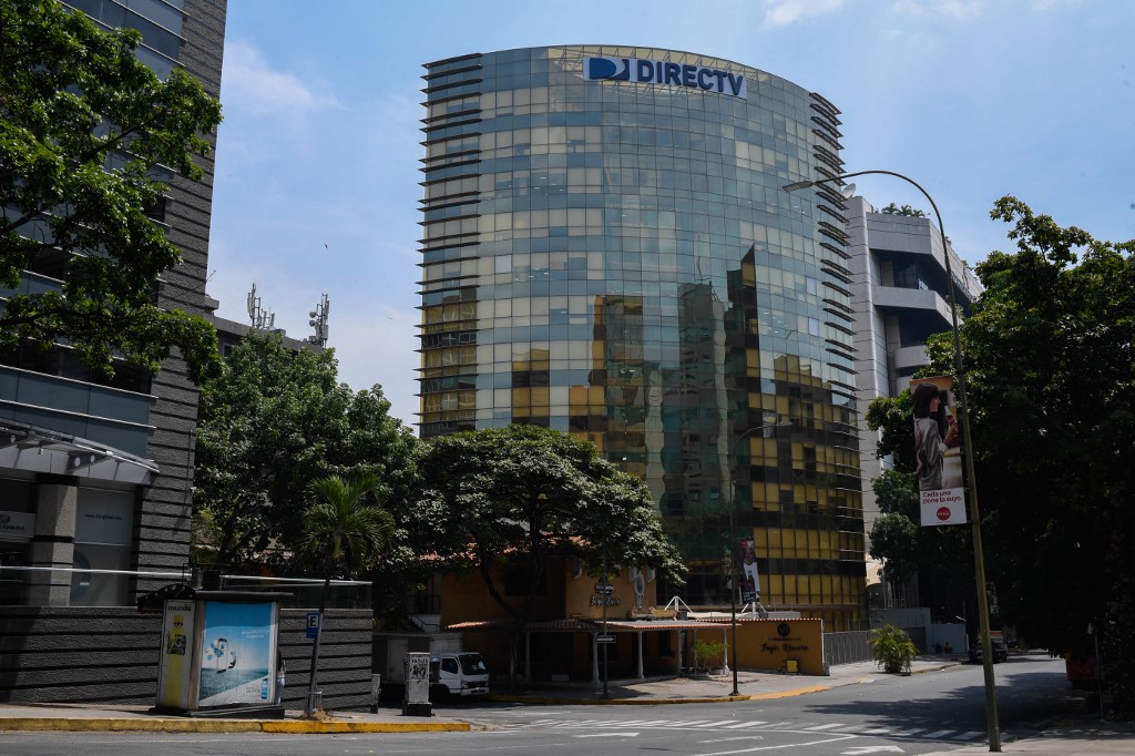 Detenidos dos directivos de DirecTV que se encontraban en Venezuela