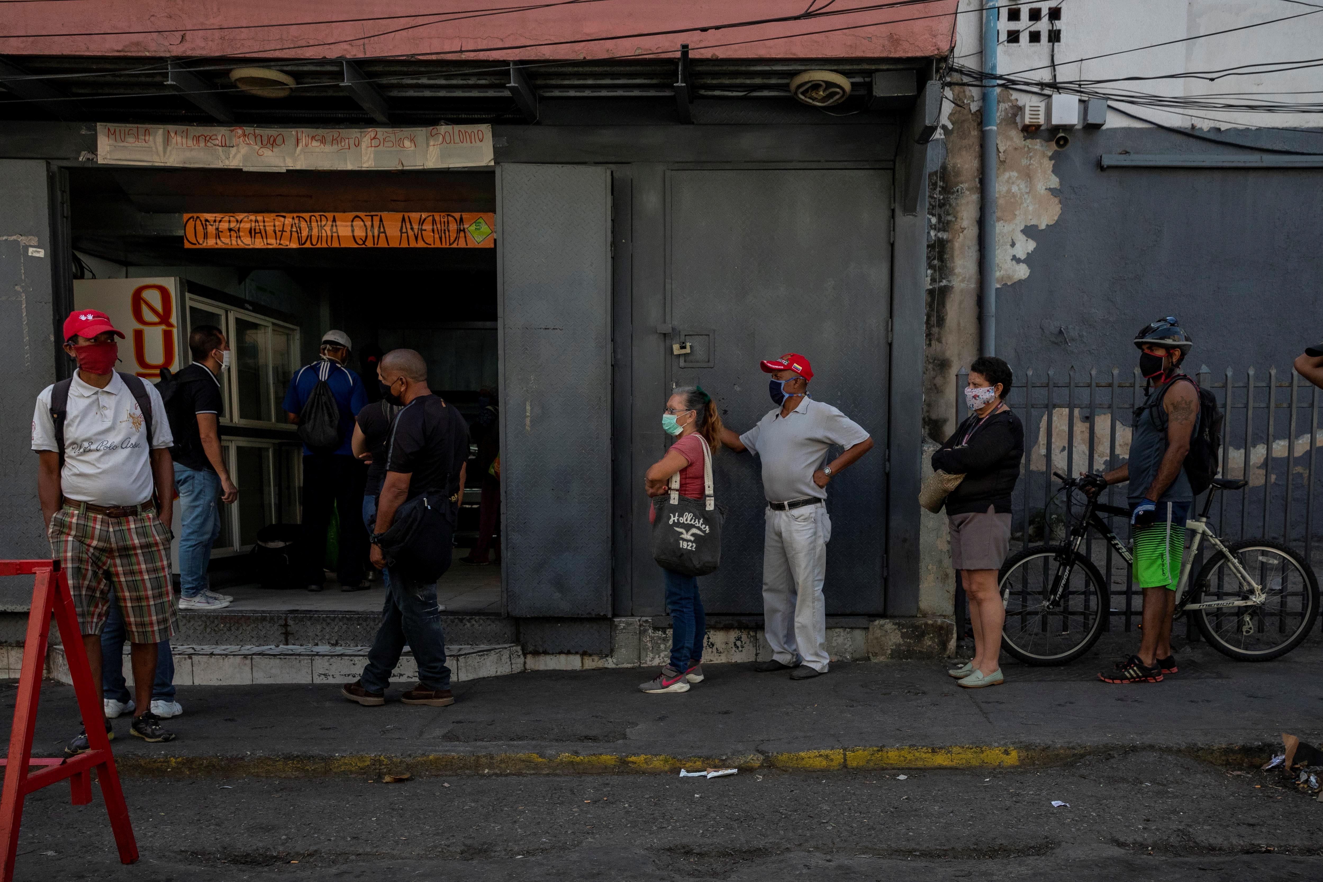 El salario mínimo del venezolano solo da para comprar medio kilo de carne al mes