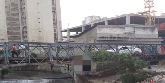 Hallan a hombre ahorcado en un puente de Quinta Crespo #6May