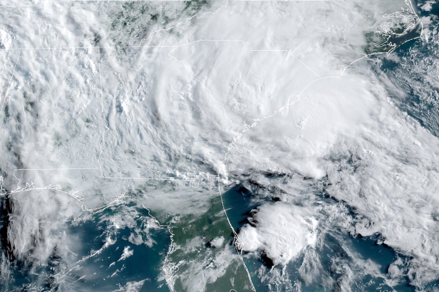 La tormenta tropical Bertha se forma y golpea la costa de Carolina del Sur