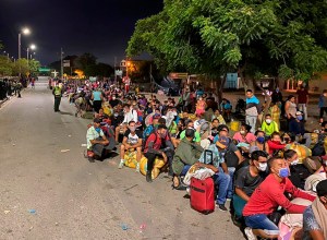 La espera es “eterna” en La Parada para el retornado de cientos de venezolanos