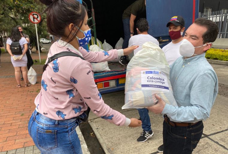 Embajada de Venezuela en Colombia entregó ayuda a connacionales en situación vulnerable (Fotos)