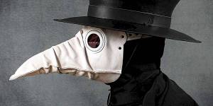 ¿Por qué los médicos usaban máscaras con forma de pico en la peste negra?