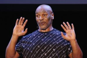 El polémico VIDEO de Mike Tyson donde se come “la cabeza” de su rival de boxeo