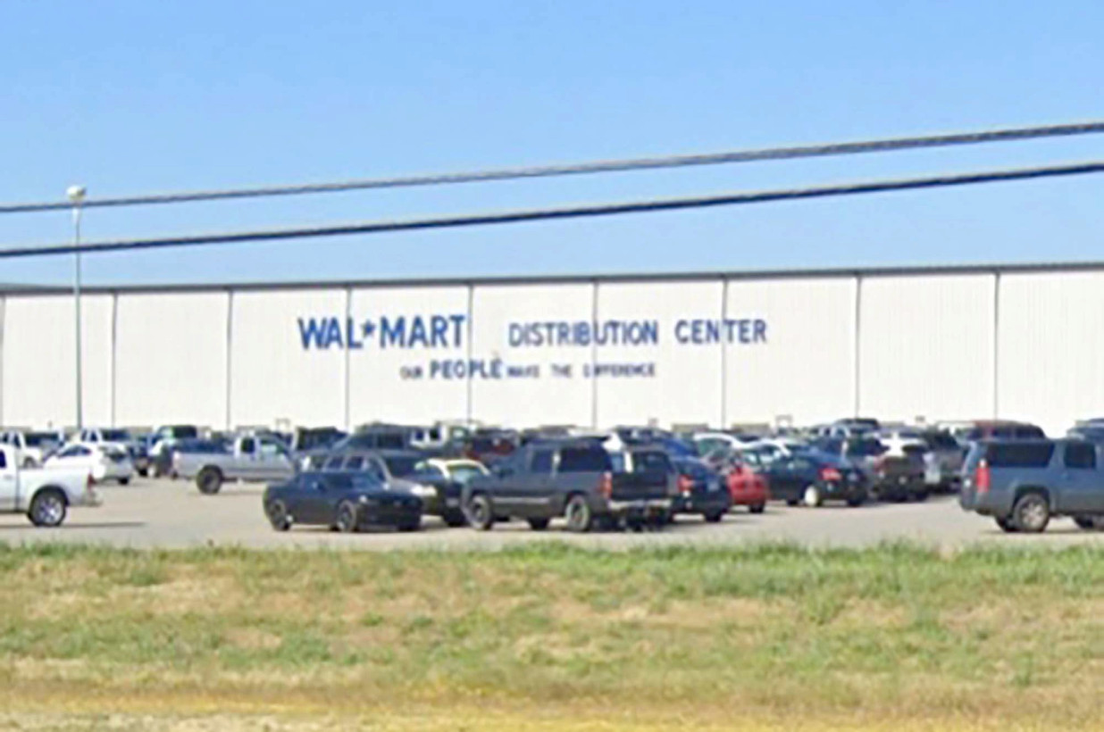 Dos muertos y cuatro heridos dejó un tiroteo en el Walmart de California