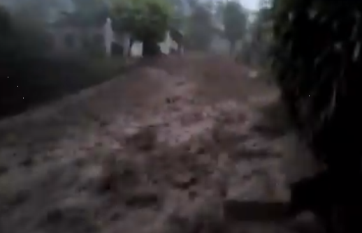 EN VIDEO: El impresionante desborde de agua causado por las lluvias en Sucre