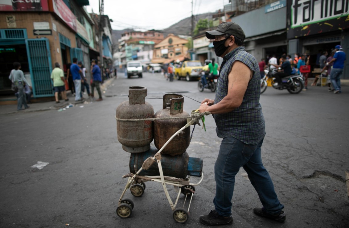 La falta de gas también es un problema para los venezolanos