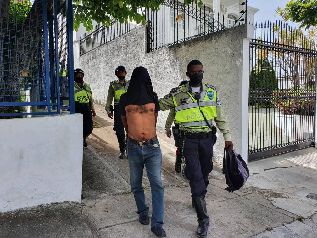 PoliChacao frustra robo y detiene a un antisocial que tenía amenazada a una víctima en Altamira