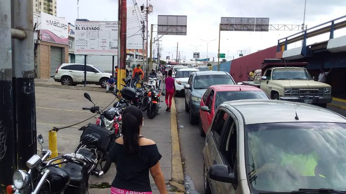Se “flexibiliza” la cuarentena en Venezuela… pero no las colas de gasolina (FOTOS)
