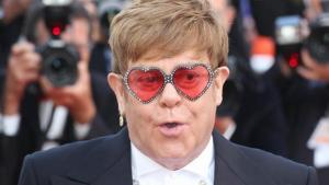 Elton John da positivo al Covid-19 y suspende dos shows de gira por EEUU
