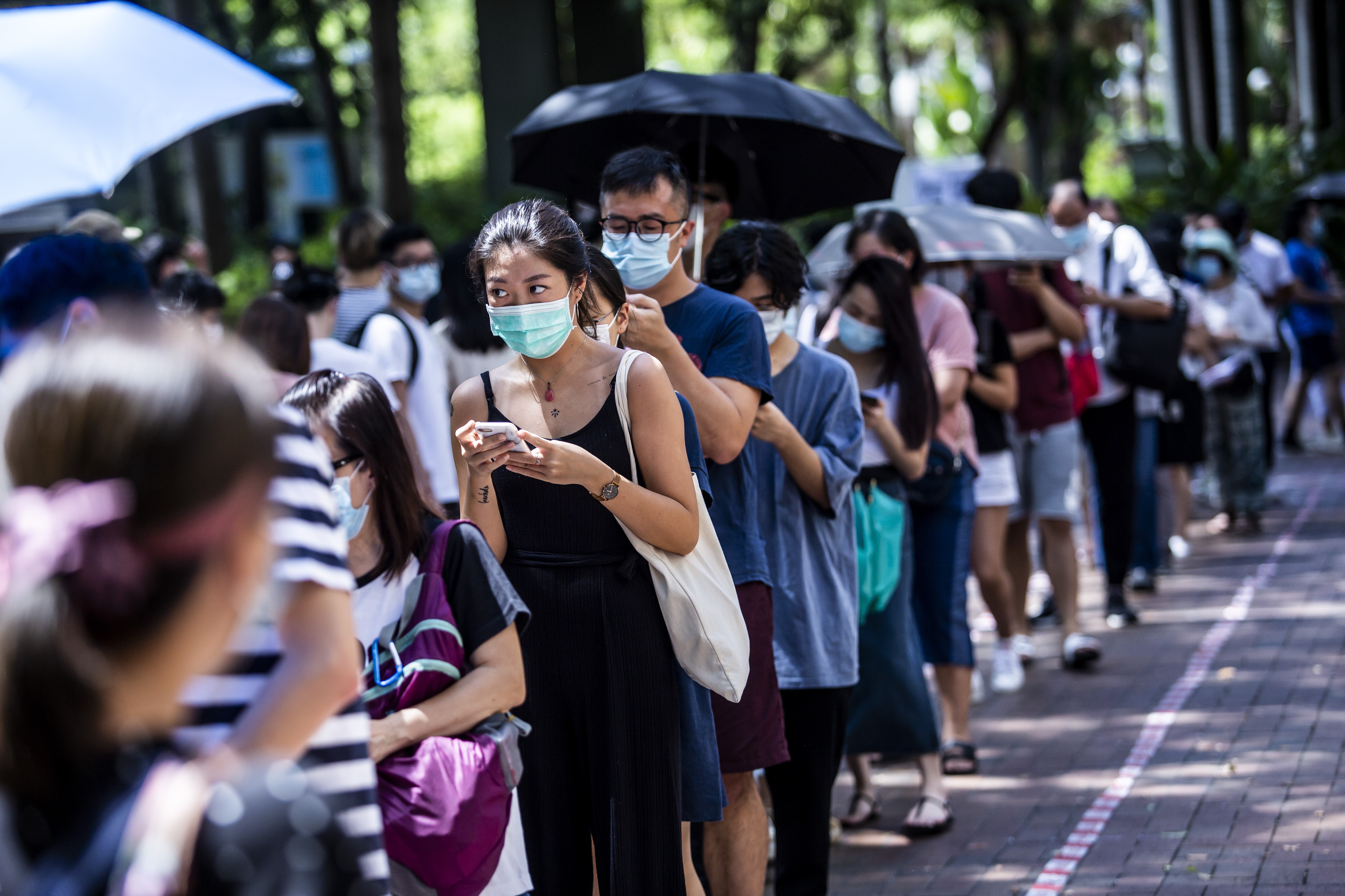 Hong Kong decreta obligatorio el uso de mascarilla en público
