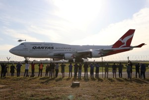 El último vuelo del 747 Qantas despega en Sídney rumbo a su jubilación
